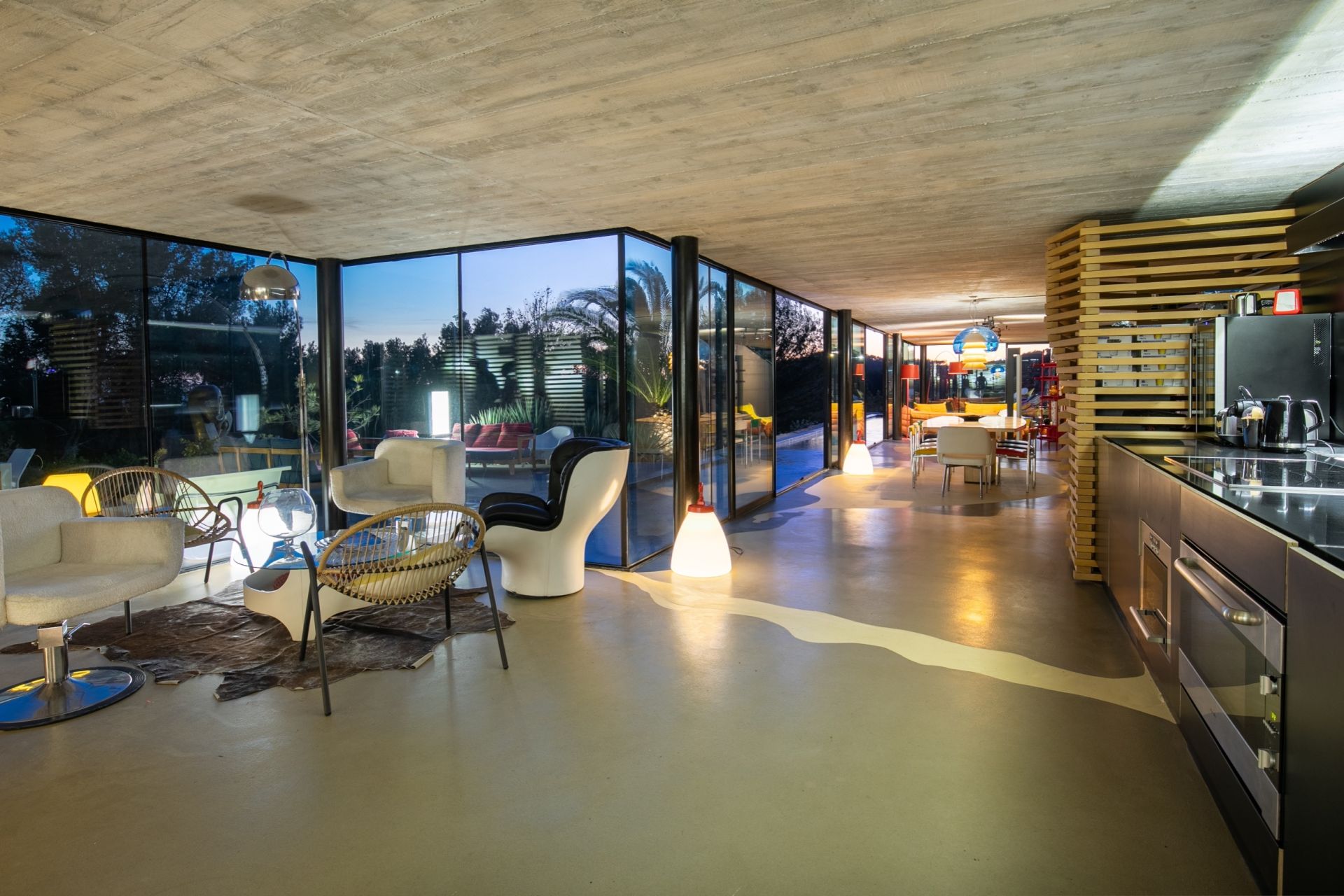 villa 5 Rooms for seasonal rent on BANDOL (83150)