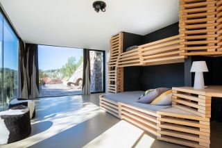 villa 5 Rooms for seasonal rent on BANDOL (83150)