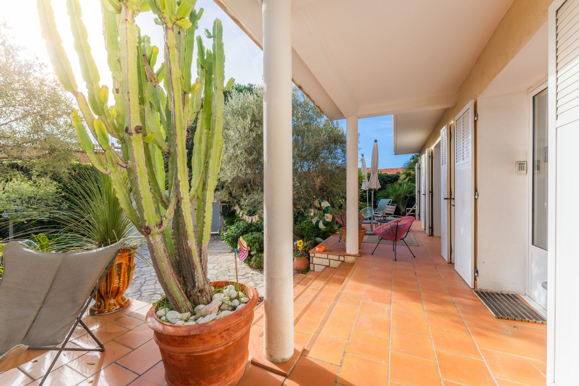 house 9 Rooms for sale on BANDOL (83150)