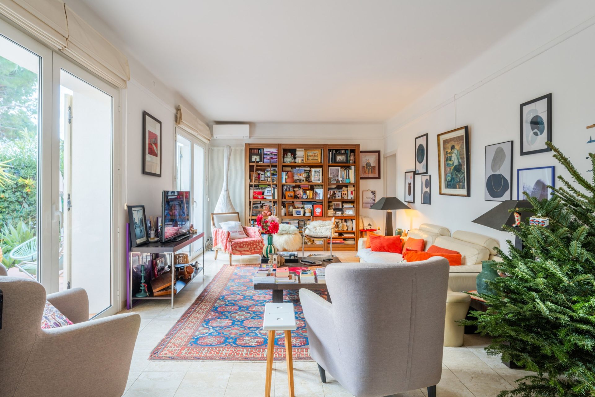 house 9 Rooms for sale on BANDOL (83150)