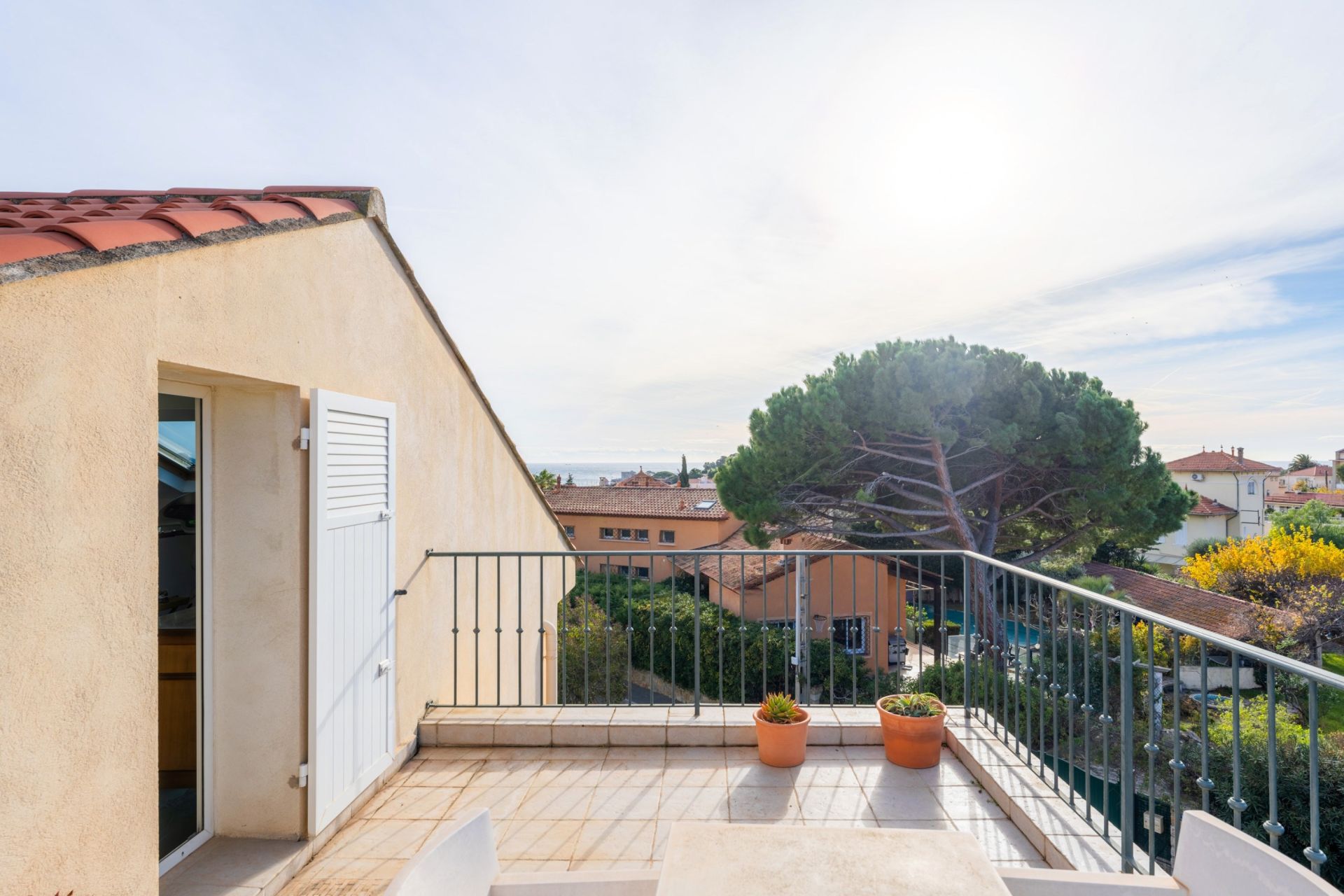 house 9 Rooms for sale on BANDOL (83150)