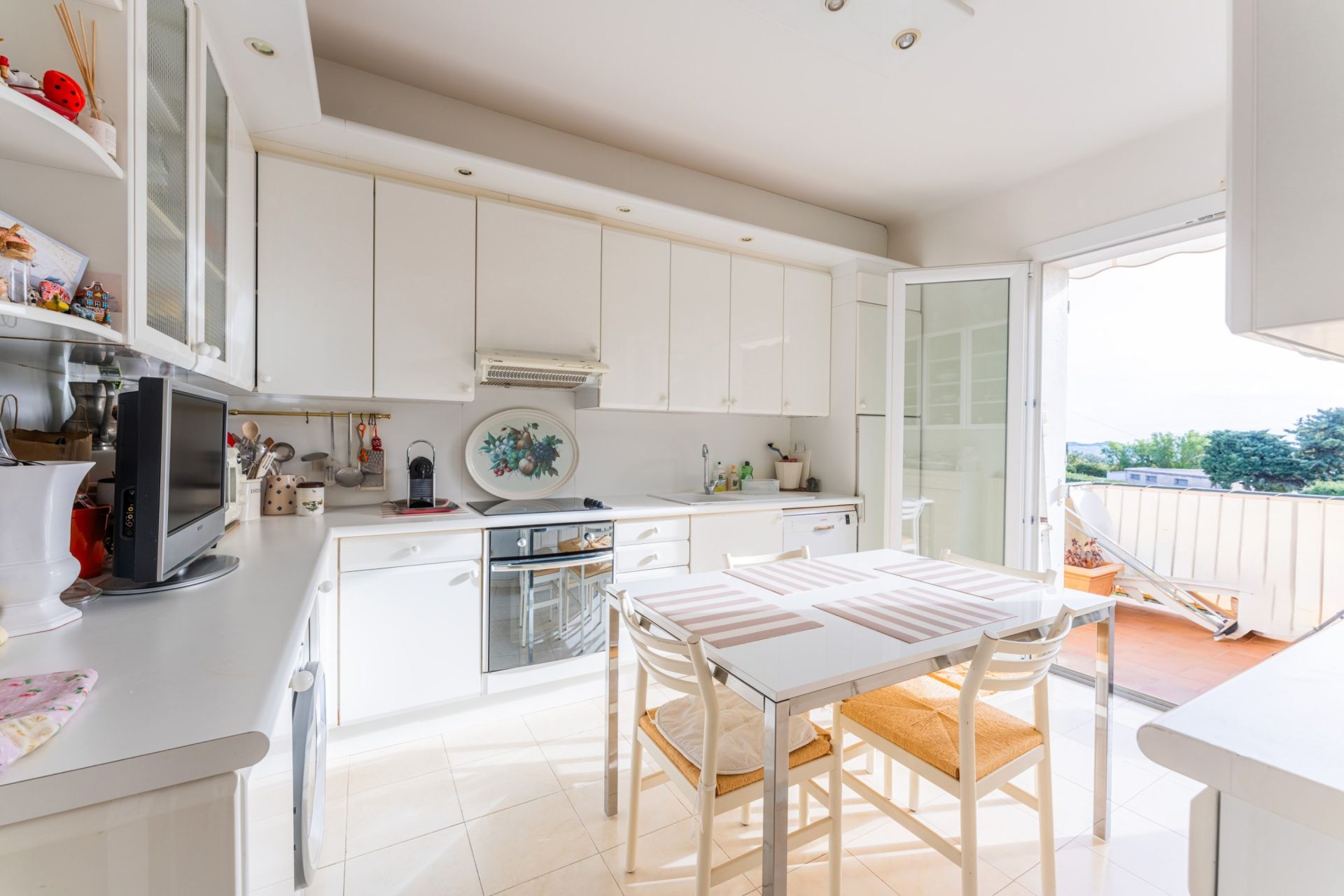 house 9 Rooms for sale on BANDOL (83150)