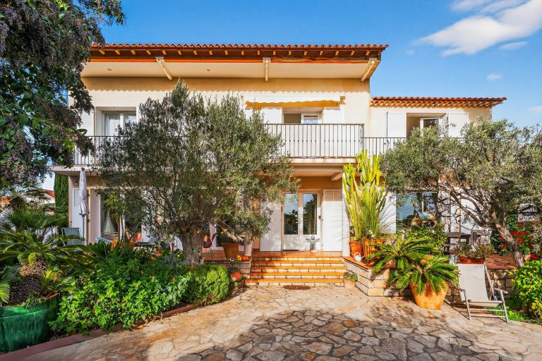 maison 9 Pièces en vente sur BANDOL (83150)