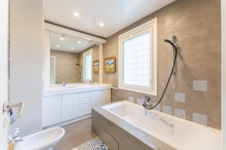 house 9 Rooms for sale on BANDOL (83150)