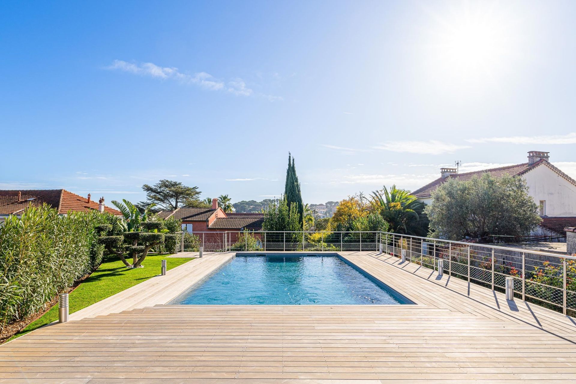 house 6 Rooms for sale on SANARY SUR MER (83110)