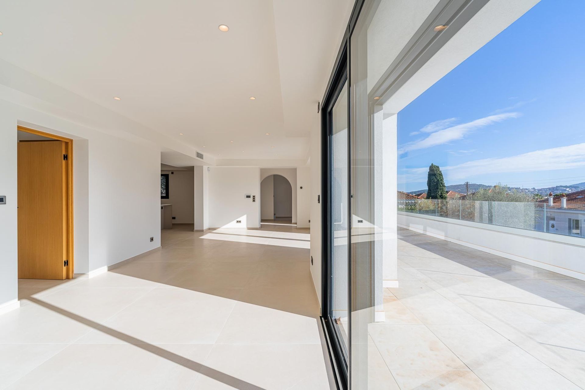 house 6 Rooms for sale on SANARY SUR MER (83110)