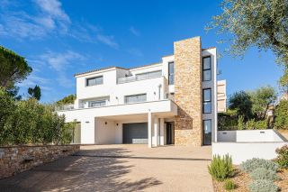 house 6 Rooms for sale on SANARY SUR MER (83110)