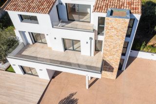 house 6 Rooms for sale on SANARY SUR MER (83110)