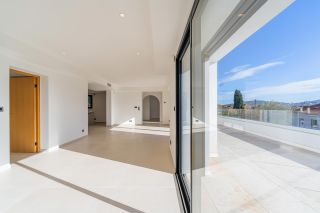 house 6 Rooms for sale on SANARY SUR MER (83110)