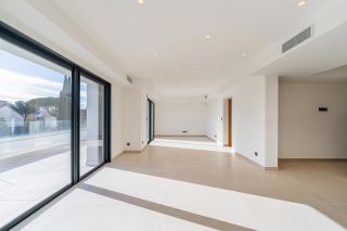 house 6 Rooms for sale on SANARY SUR MER (83110)