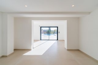 house 6 Rooms for sale on SANARY SUR MER (83110)