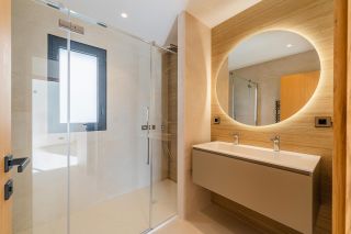 house 6 Rooms for sale on SANARY SUR MER (83110)