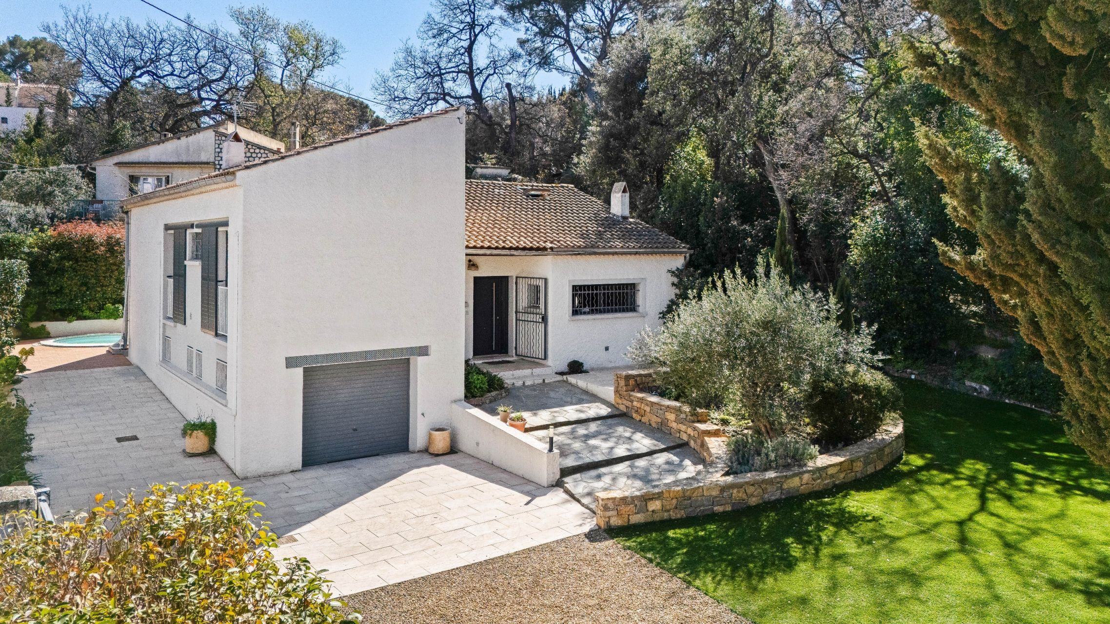 house 6 Rooms for sale on TOULON (83000)