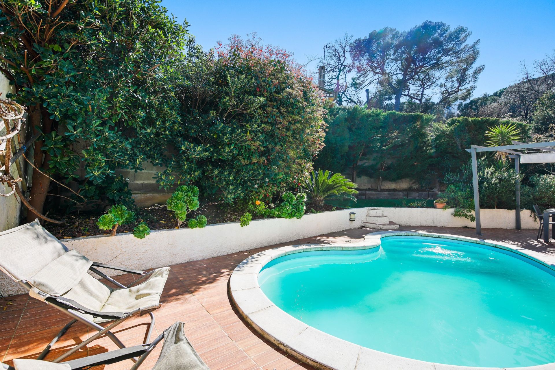 house 6 Rooms for sale on TOULON (83000)