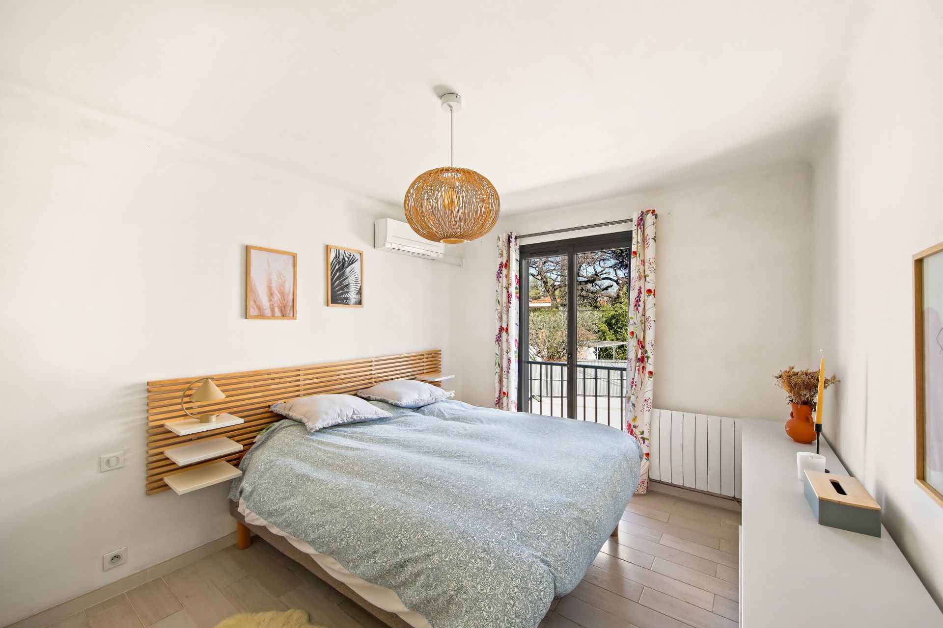 house 6 Rooms for sale on TOULON (83000)