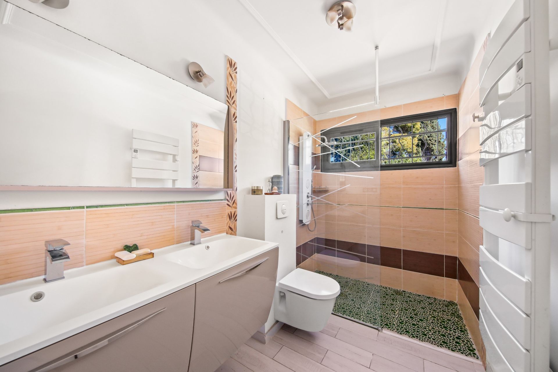 house 6 Rooms for sale on TOULON (83000)