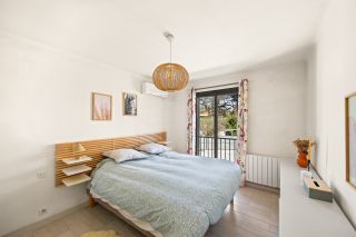 house 6 Rooms for sale on TOULON (83000)