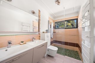 house 6 Rooms for sale on TOULON (83000)